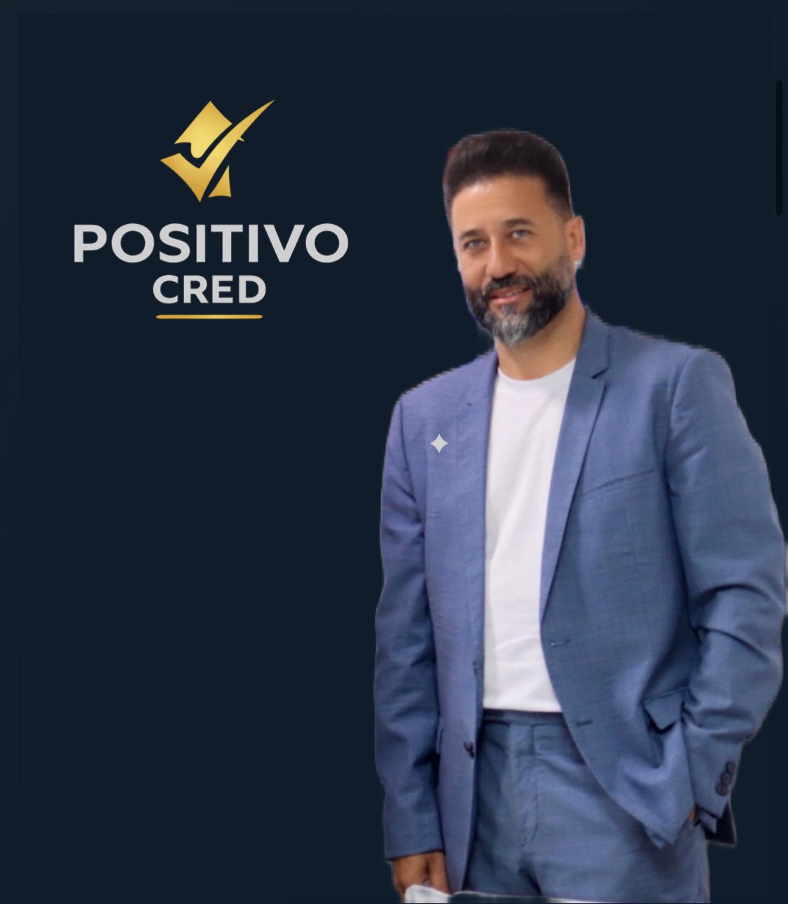 Pessoa sorrindo em um ambiente profissional